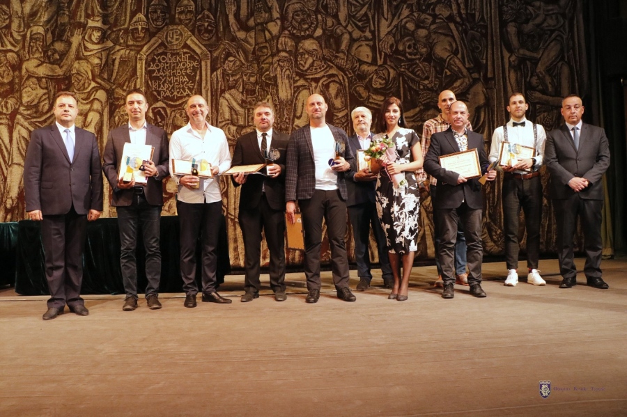Връчиха наградите „Култура“ и „Свети Патриарх Евтимий“ на Община Велико Търново