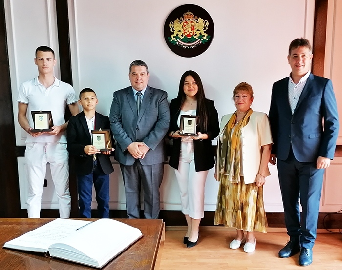 Павел Люцов, Преслава Георгиева и Дениз Ахмедов получиха наградите „Млада Горна Оряховица“