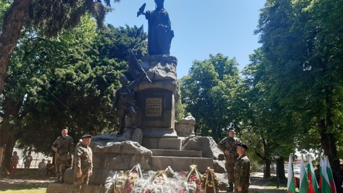 С общоградско поклонение и ритуал в Свищов бяха почетени Ботев и загиналите за свободата