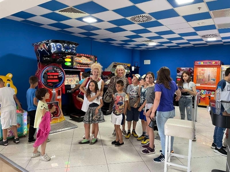 Лайънс клуб Янтар заведе деца на кино за празника им
