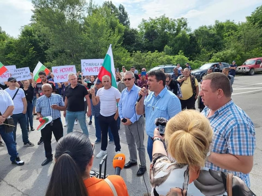 Кметовете на Стражица и Полски Тръмбеш поведоха протеста срещу закриването на полицейските управления в градовете им