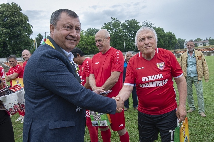 Грандиозен празник организираха за 100 години футбол в град Павликени