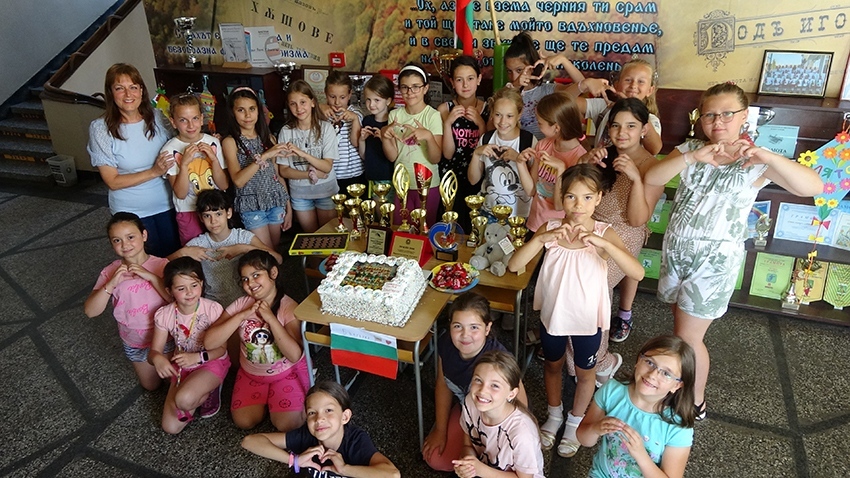 Мажоретен състав „Българче“ при ОУ „Иван Вазов“ отбеляза финала на сезон 2021/2022