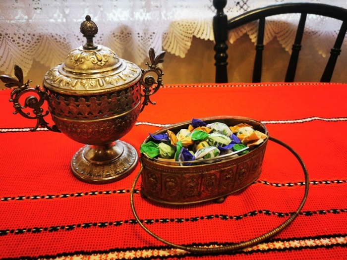 Две стогодишни бонбониери от Първия мострен панаир получи Музеят в Горна Оряховица