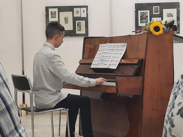 Младият пианист Владимир Мълчиниколов направи първи самостоятелен концерт в Художествената галерия на Горна Оряховица