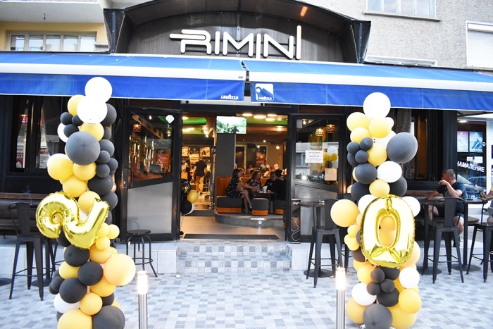Основатели, приятели и верни клиенти споделиха 20-ия рожден ден на кафе-бар „Римини”