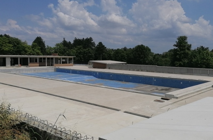Сезонът на басейните тръгна с 50% поскъпване, големият басейн в Горна Оряховица остава за следващото лято