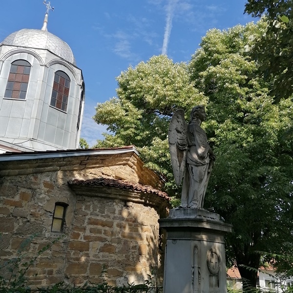 Най-старата църква в Горна Оряховица има нужда от ремонт, за да не падне камбанарията