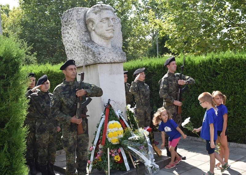 В Горна Оряховица почетоха рождението на Апостола