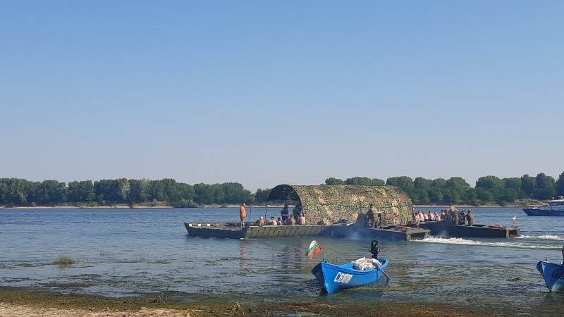 Масовото преплуване на река Дунав край Свищов тази година бе с международно участие
