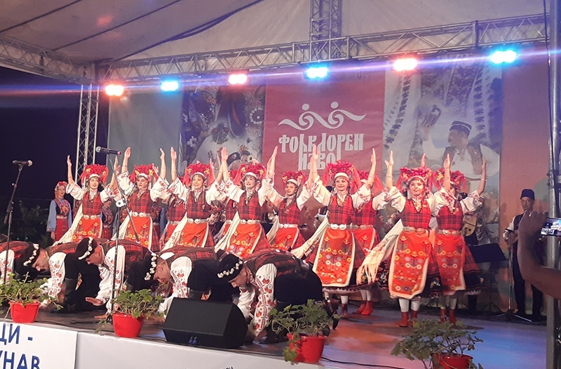 С много положителен заряд и кръшни хора завършваха концертните вечери на МФФ „Фолклорен извор“ в село Царевец