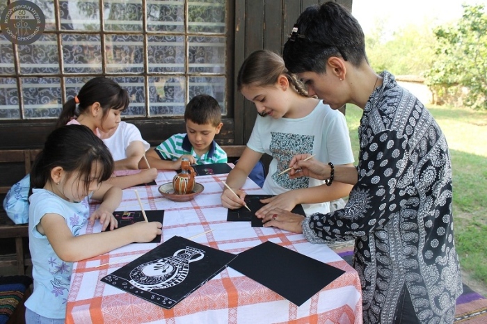 За хартията, но като поле за изкуство, учиха малките посетители на Етнографския музей в Долна Оряховица