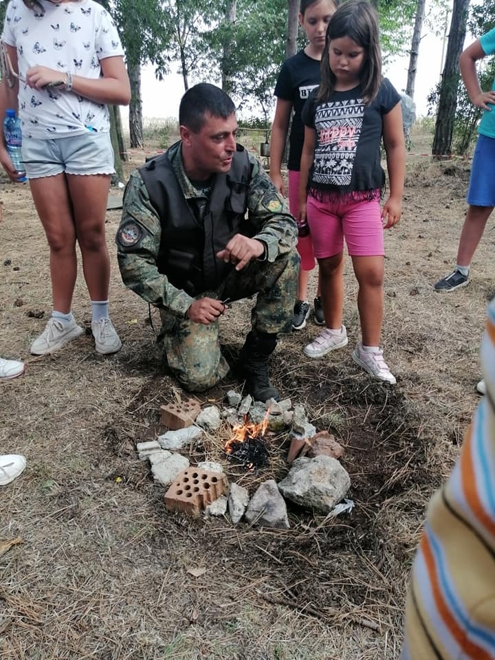 Търновски сержанти учиха деца от Балчик как да оцеляват в природата