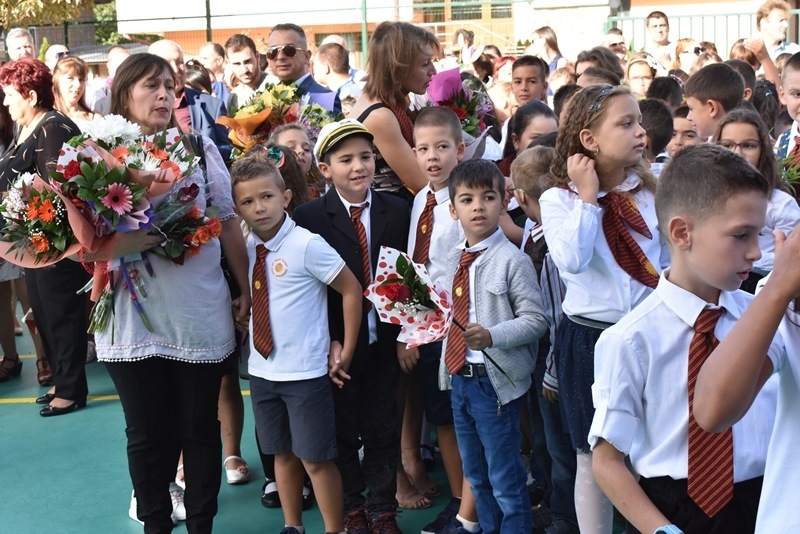 Учебната година в Горнооряховско започна, успешна да е! (галерия)