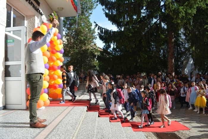 164 първокласници започнаха училище в Павликени