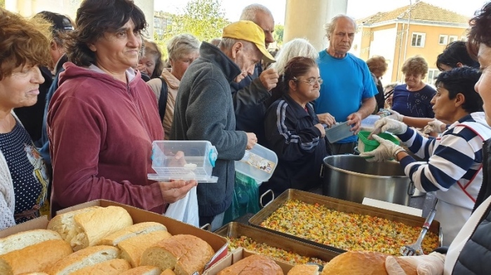 Община Свищов с благотворителен обяд за хора в неравностойно положение