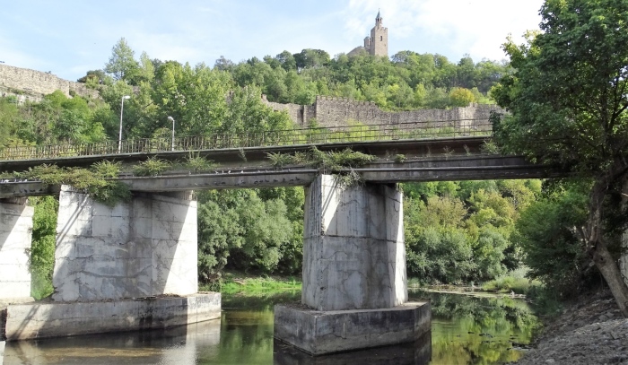 Почистиха коритото на Янтра под Бейския мост във Велико Търново