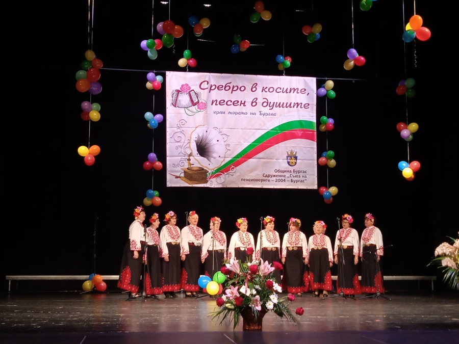 Женският хор от Долна Оряховица участва във фестивала „Сребро в косите, музика в душите” в Бургас