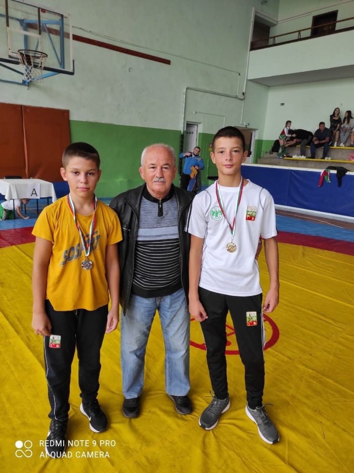 Борците Берке Ибрям и Денислав Кочев с медали от турнир в Разград