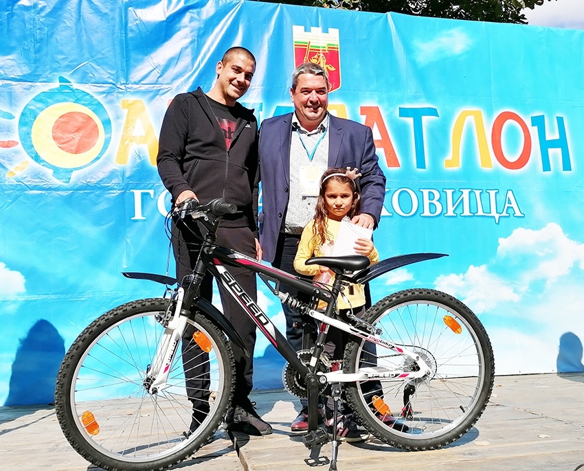 5-годишната Никол Иванова спечели велосипеда от деветия ФАМИЛАТЛОН