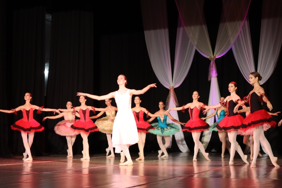 Седем танцови школи си дадоха среща в Лясковец за XIV Празник на балета