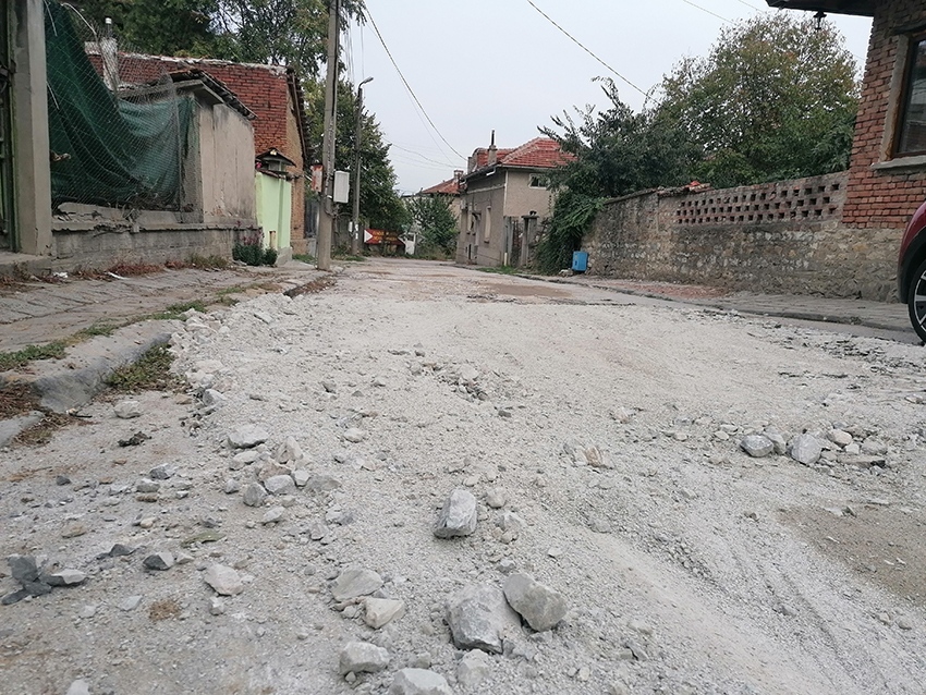 Улица  в центъра на Горна Оряховица се превърна в огромна яма с усърдието на ВиК