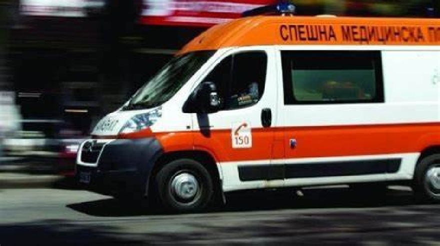 19-годишен пострада тежко в сблъсък между кола и камион край Велико Търново