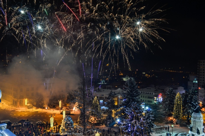 Велико Търново посреща Нова година с „Мери Бойс Бенд“, Фолклорен ансамбъл „Искра“ и БТР