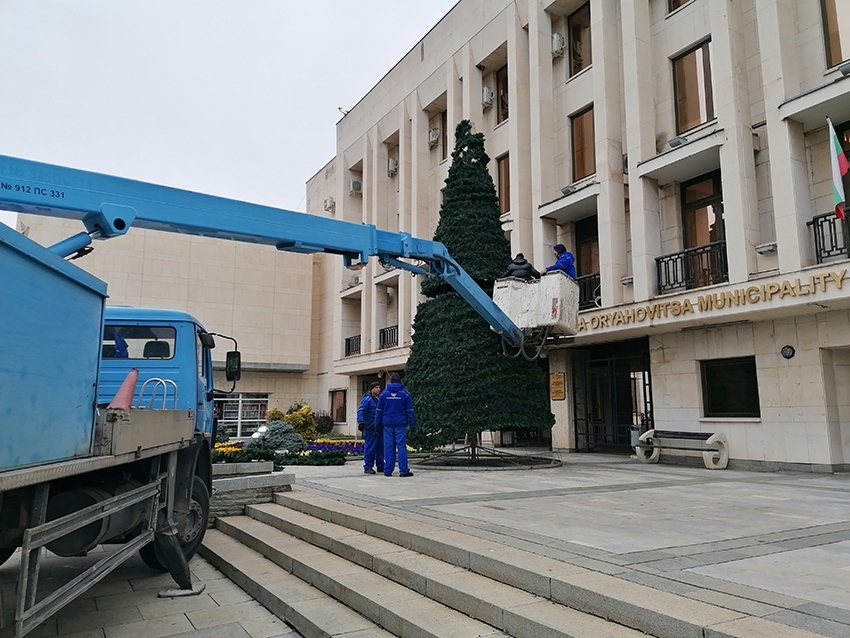 Без общоградско посрещане на Нова година в Горна Оряховица, коледната елха грейва на 5 декември с празник за децата