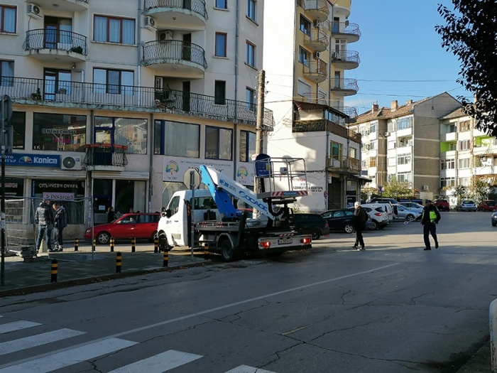 Местят стълб и пешеходна пътека за облекчаване на кръстовището пред Съда в Горна Оряховица