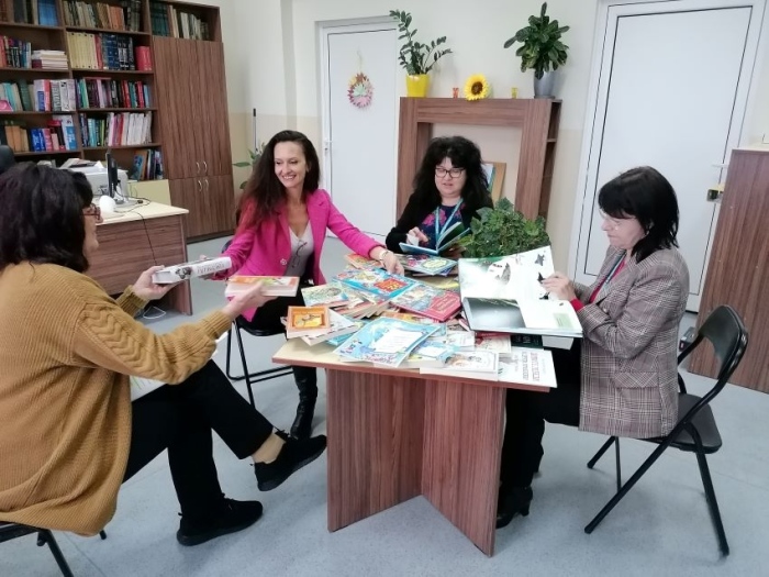 СУ „Георги Измирлиев“ превръща библиотеката си в център на училищния живот, кампанията „Книжка вместо букет“ ще продължи