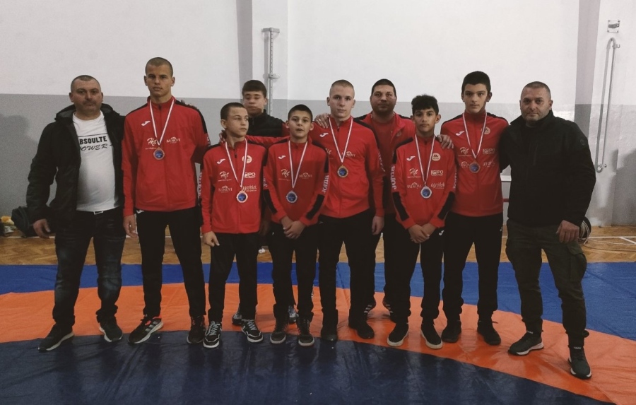 Борците на „Локомотив” завоюваха 6 медала на турнир в Скопие