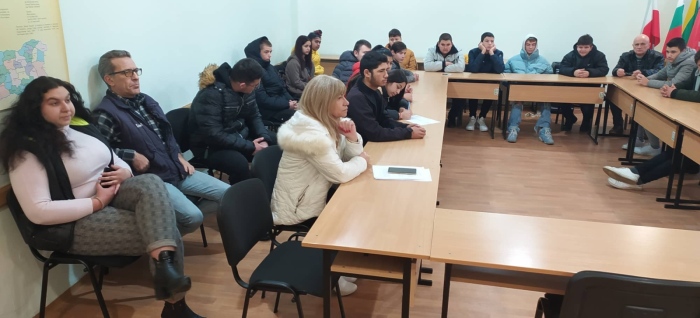 Ученици на ПГЖПТ „Н. Вапцаров” участваха в беседа за разпознаване на жертви на престъпления и трафик на хора