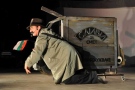Спектакълът „Сливи за смет“ гостува на съботната сцена на Театър ВЕСЕЛ