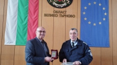 Комисар Стефан Николов получи почетен плакет от областния управител