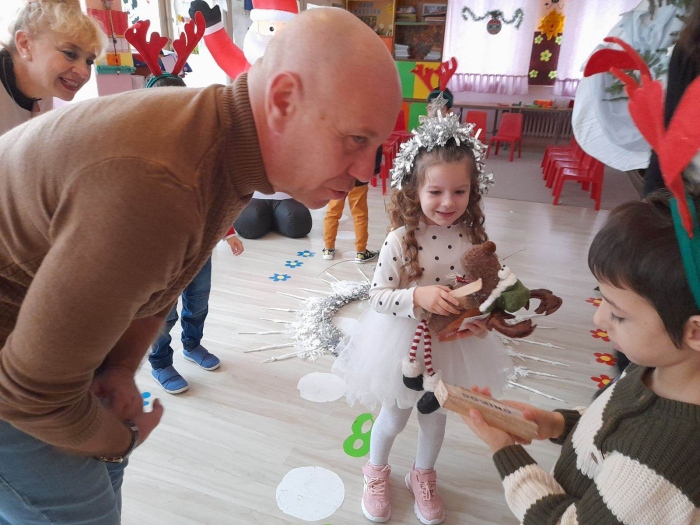 Деца от Поликраище благодариха на екипа на Спешна помощ в Горна Оряховица