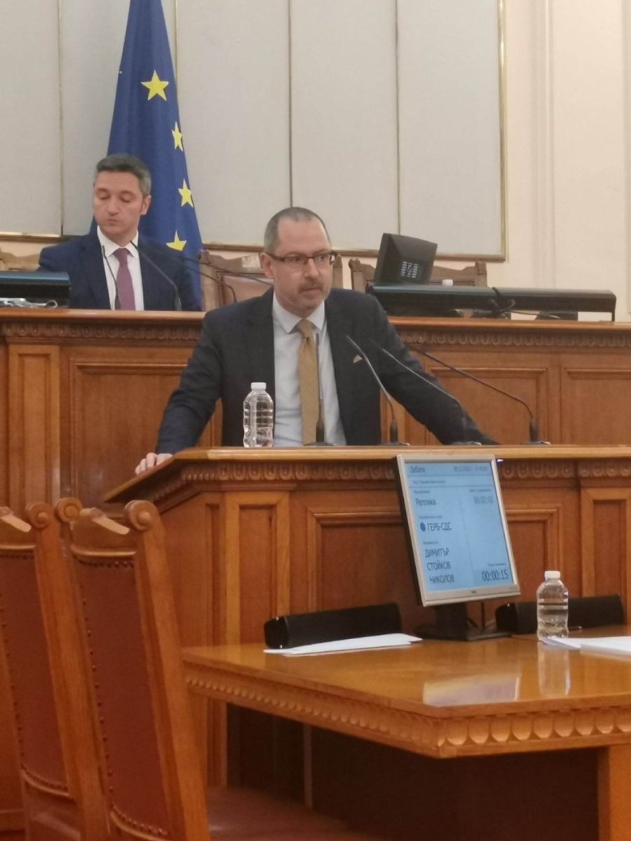 В пленарна зала Димитър Николов повдигна темата за технологичното обновяване и оборудване на регионалните библиотеки
