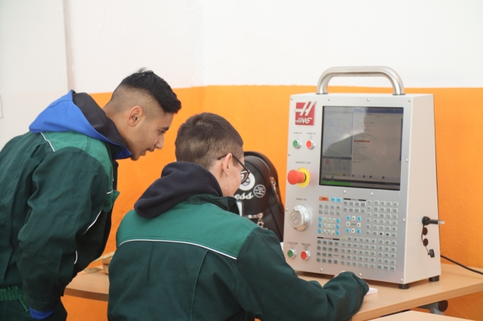 Нова учебна работилница за машини и системи с цифрово програмно управление откриха в ПГАТ „Цанко Церковски“