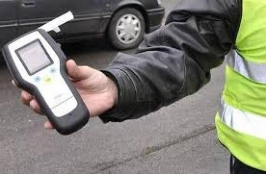 В Драганово спипаха шофьор без книжка и с 2,64 промила алкохол да кара нерегистрирана кола