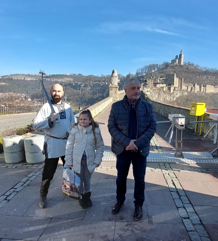 Рекорден брой туристи разгледаха Царевец на 1 януари, първа беше 9-годишната Александра от Чирпан