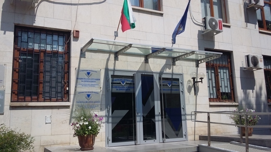 Близо 50 000 клиенти са посетили салона за обслужване в НАП Велико Търново през 2022 г.