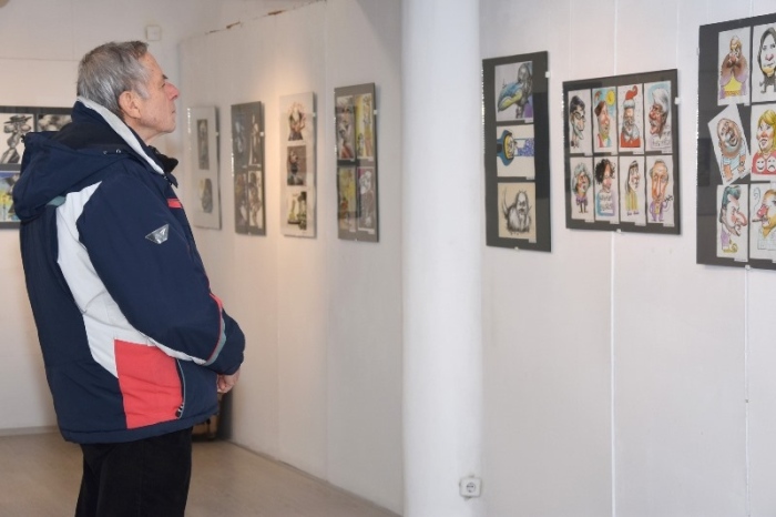 Над 150 шаржа на популярни личности показва Ивайло Цветков в изложба в Свищов