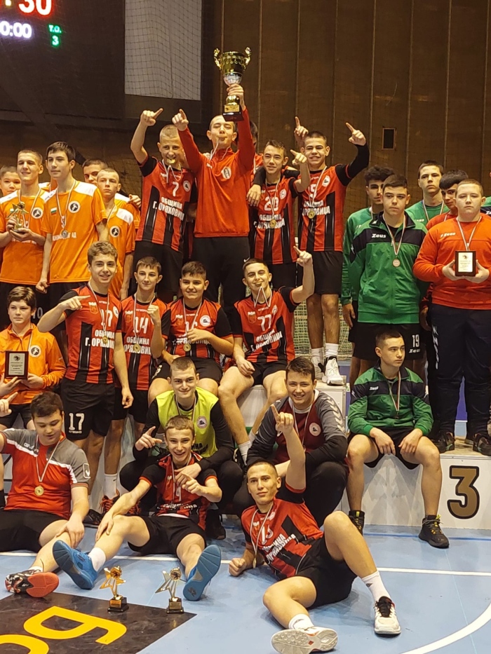 Хандбалистите на „Локомотив“ спечелиха Купата на България до 16 г.