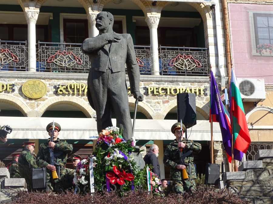 Въвеждат временна организация на движението във Велико Търново