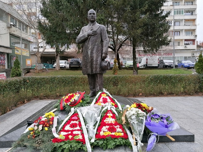 Горнооряховчани отдадоха почит на Атанас Буров