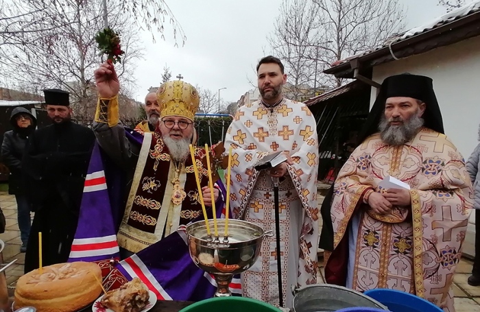 Митрополит Григорий благослови празничния курбан на храма „Св. Три Светители” в Горна Оряховица
