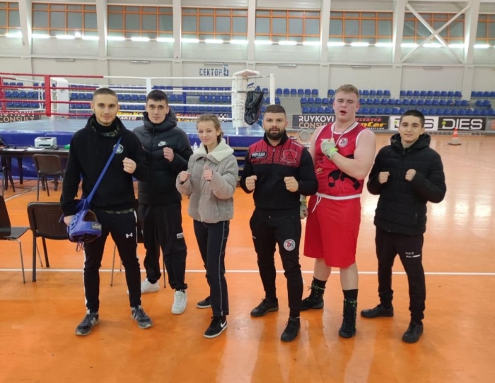 Енчо Енчев спечели шампионска титла за „Локомотив“ от Държавното по бокс за младежи