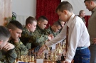 11-годишният Теодор Тутеков от Горна Оряховица се изправи срещу над 30 курсанти и офицери в шахматен сеанс