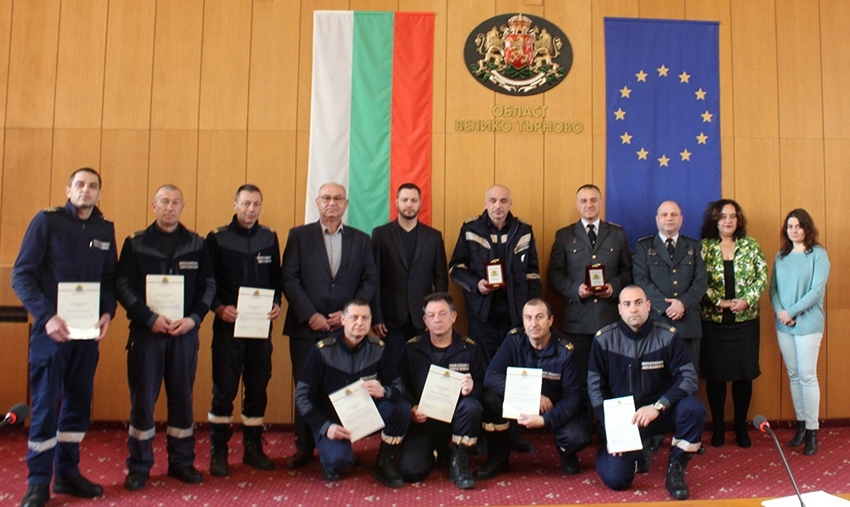 Областният управител награди служителите от сектор „СОД“ при РД ПБЗН, участвали в спасителните операции след земетресението в Турция