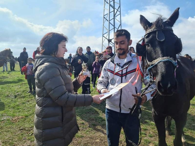 Над 40 коняри участваха в кушиите за Тодоровден в с. Върбовка